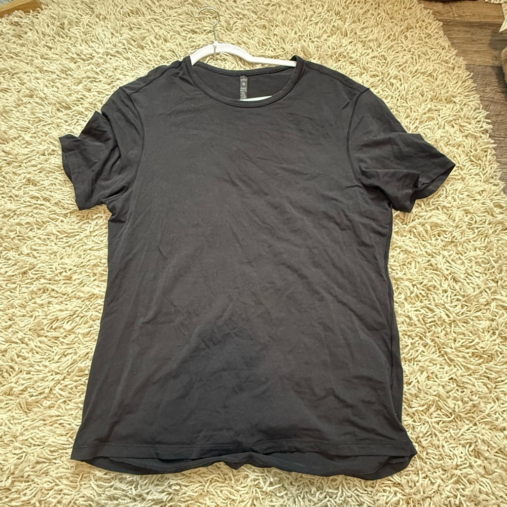 Flowy lululemon tee